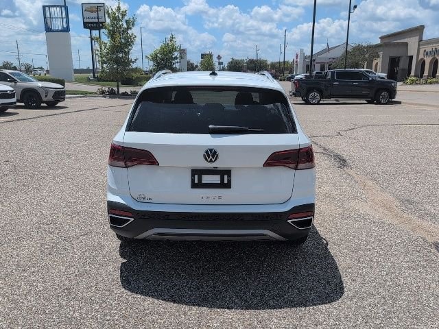Used 2024 White Volkswagen 1.5T SE image 17