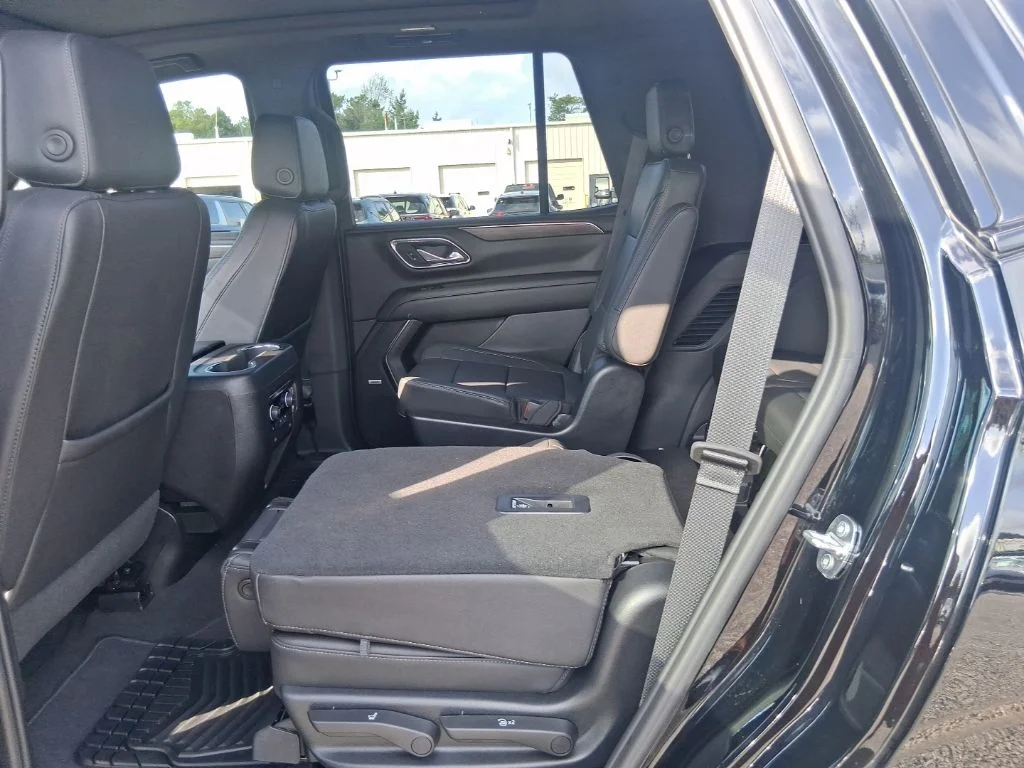 Used 2023 Black Chevrolet Z71 image 19