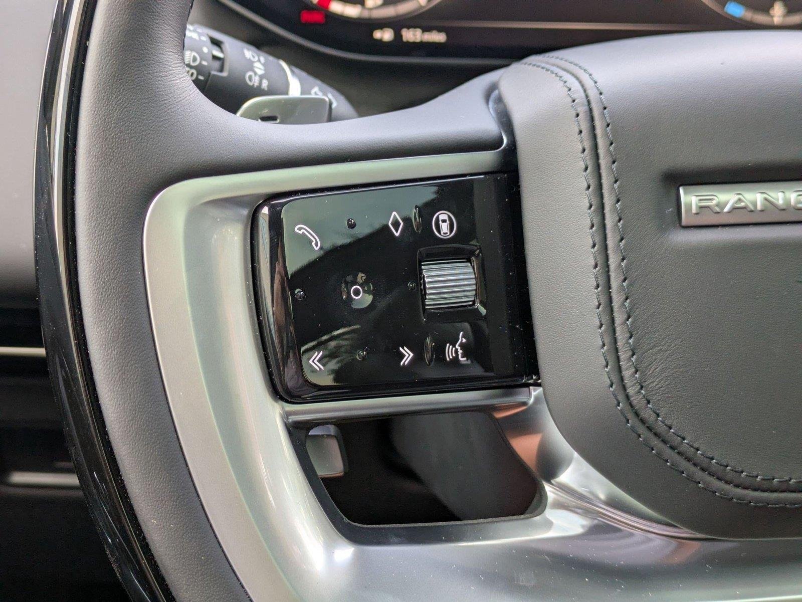 New 2026 Eiger Grey Metallic Land Rover SE image 17
