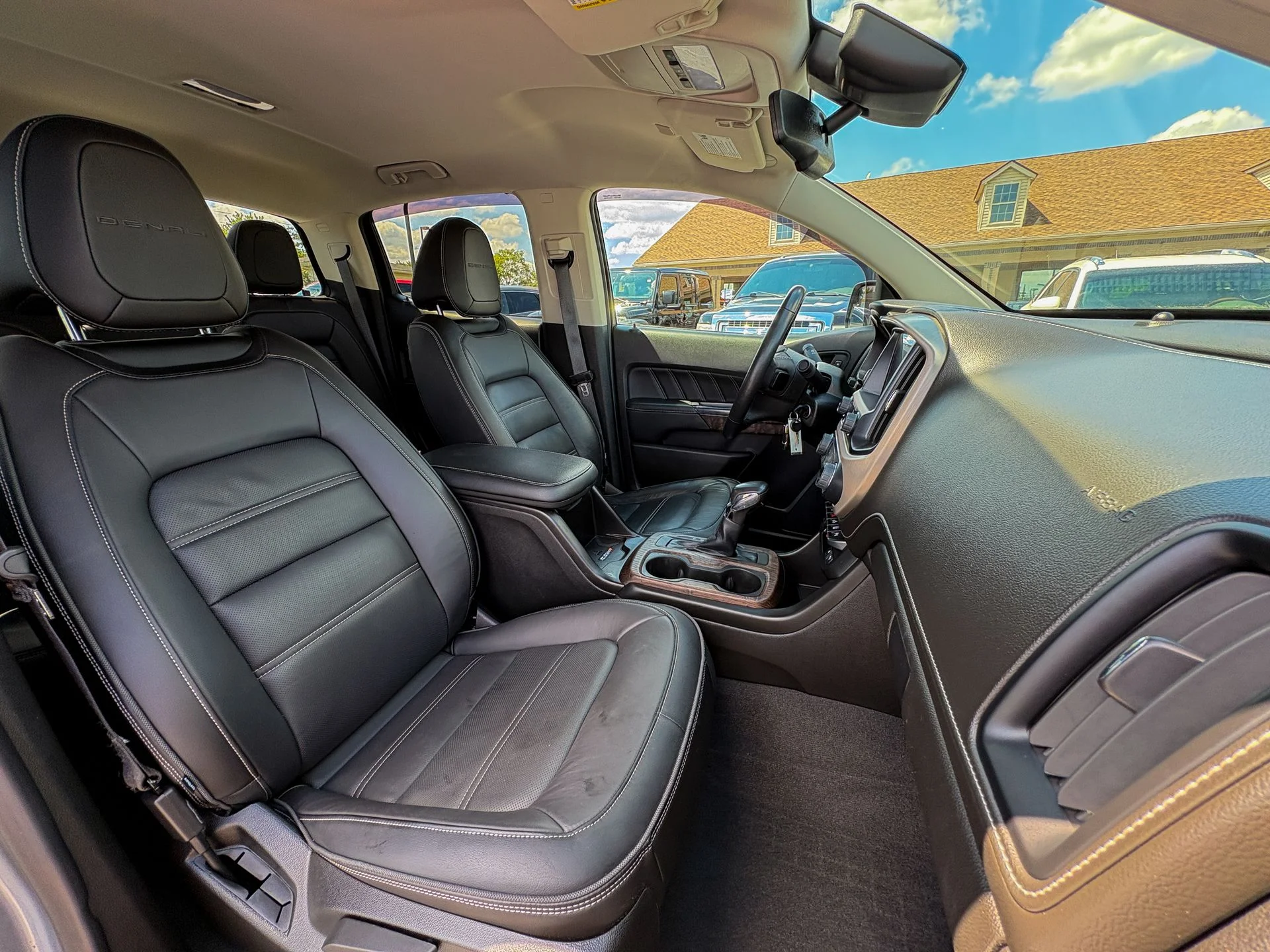Used 2022 Gray GMC Denali image 33