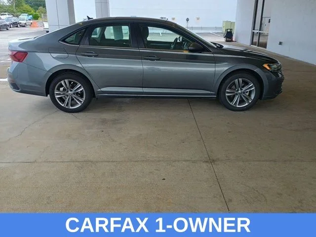 Used 2024  Volkswagen 1.5T SE image 2