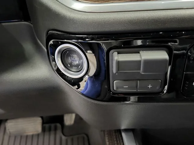 Used 2025 White Chevrolet RST image 31