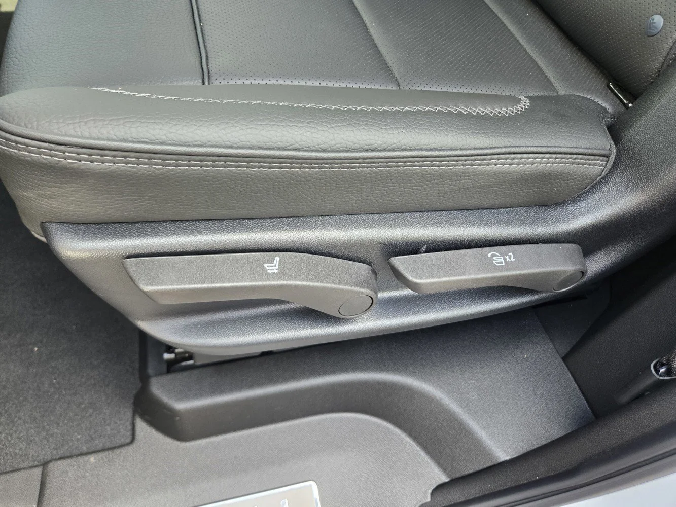 2026 GMC Yukon Denali - Photo 23