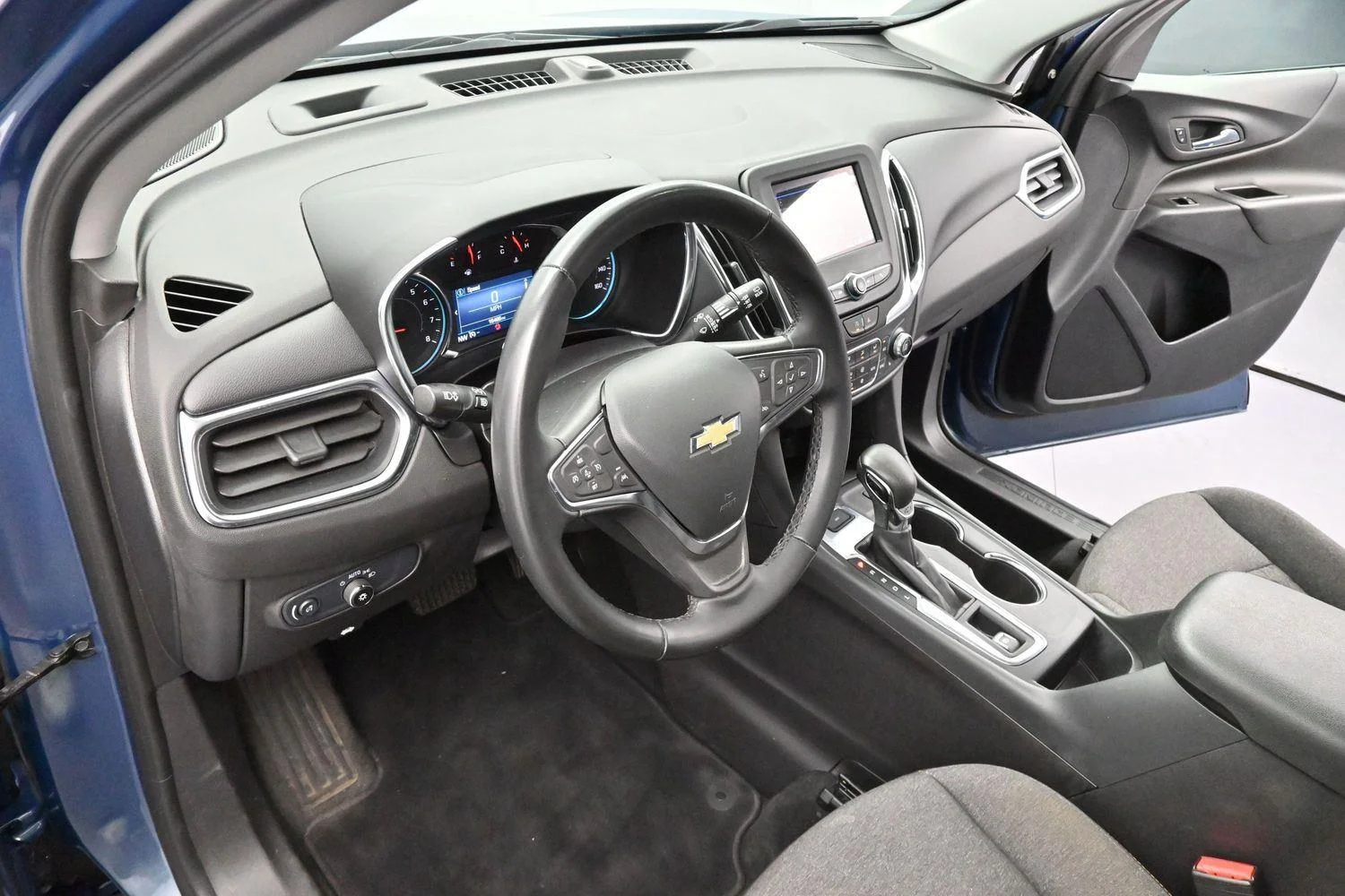 Used 2024 Lakeshore Blue Metallic Chevrolet LT image 13
