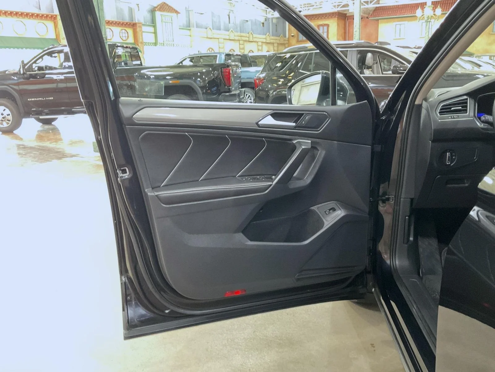 Used 2024 Black Volkswagen 2.0T SE image 9