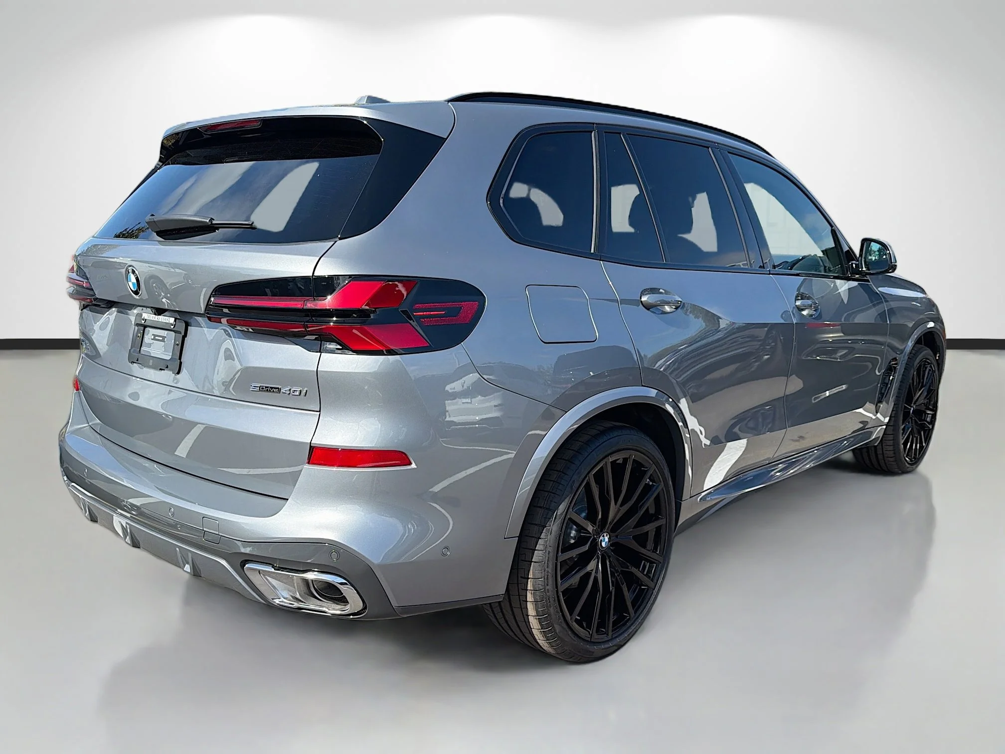 New 2026 Skyscraper Grey Metallic BMW sDrive40i image 3
