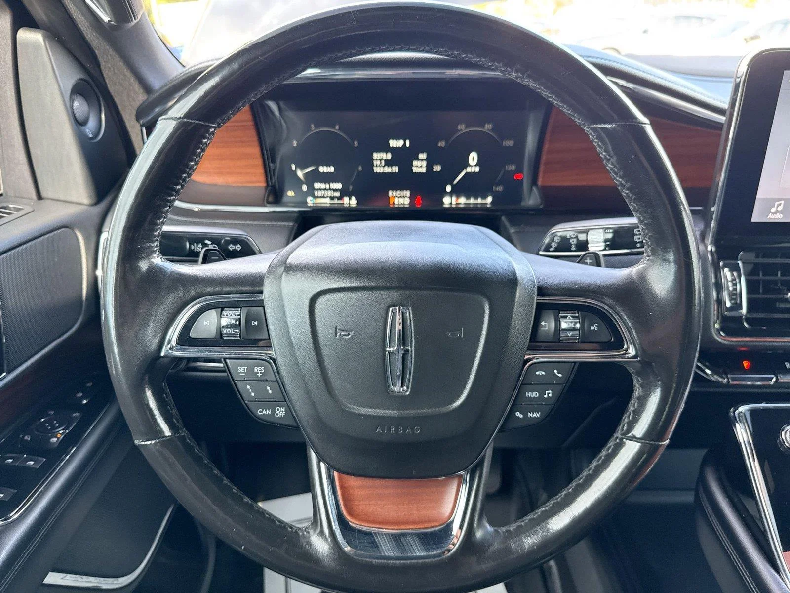 Used 2019 Infinite Black Metallic Lincoln Reserve image 6
