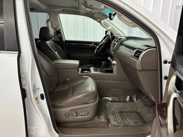 Used 2010 White Lexus 460 image 30