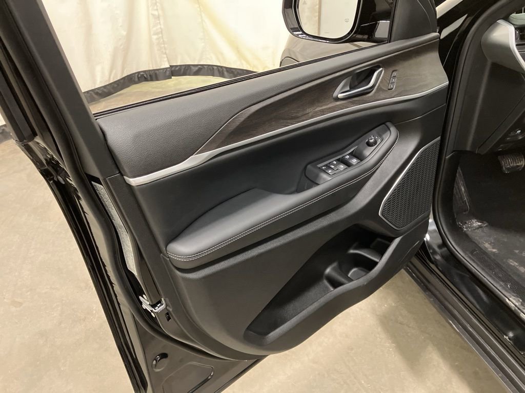 New 2026 Diamond Black Crystal Pearl-Coat Exterior Paint Jeep Limited image 10