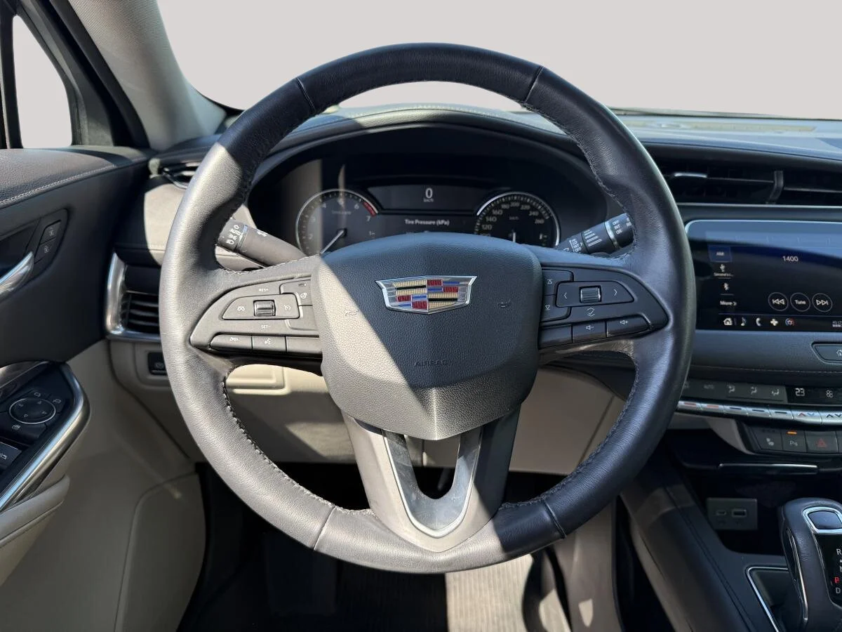 Used 2019 Silver Cadillac Luxury Fwd image 14