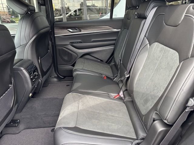 New 2026 Silver Zynith Exterior Paint Jeep Altitude image 16