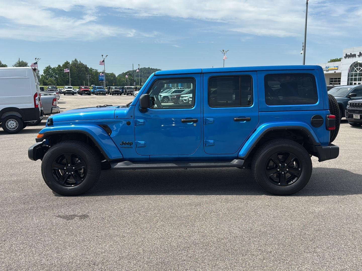 Used 2022 Hydro Blue Pearlcoat Jeep Unlimited Sahara Altitude image 7