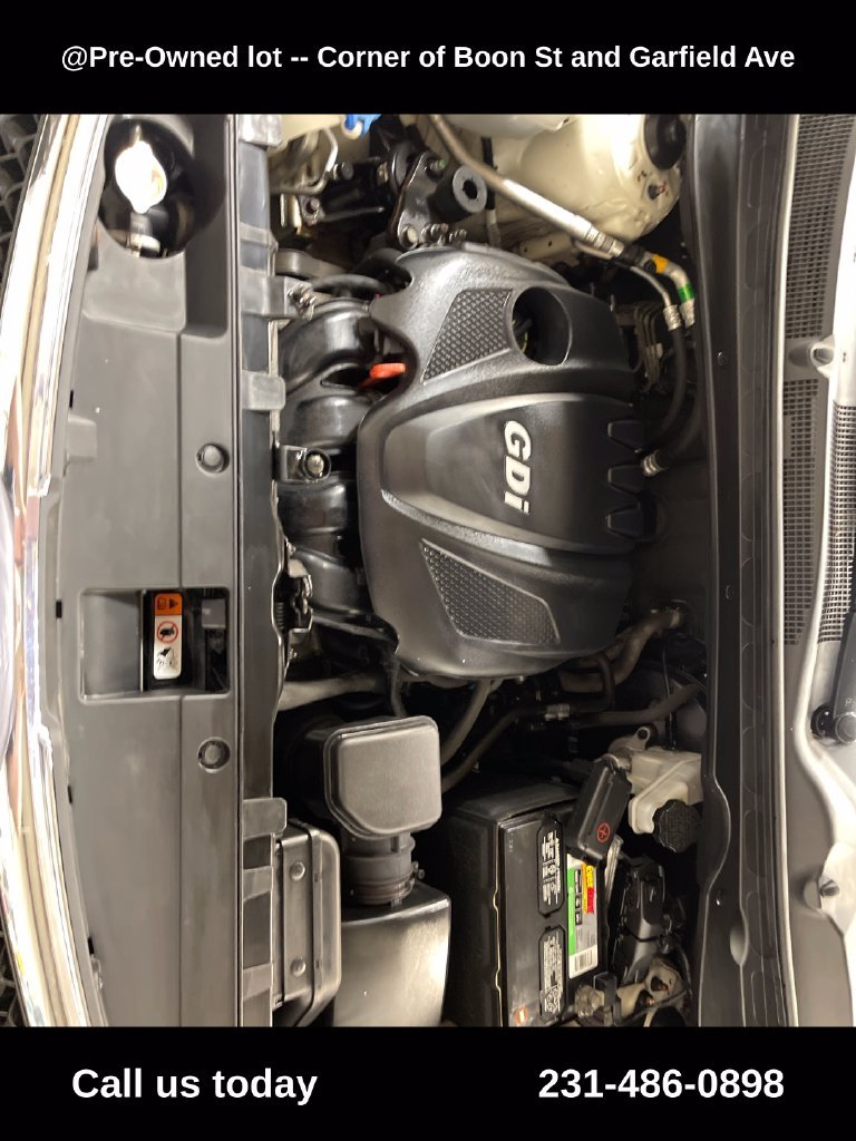 Used 2016 White Kia LX image 10