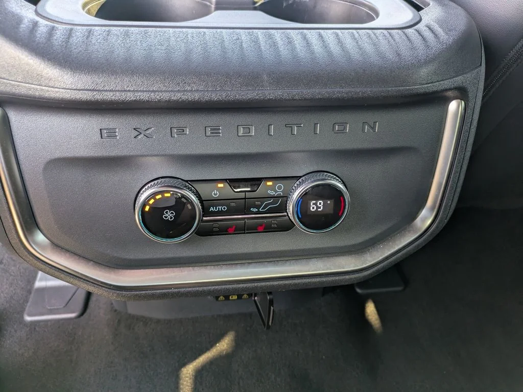 2025 Ford Expedition Platinum - Photo 17