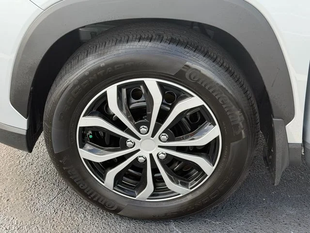 Used 2024 Silver Toyota L image 13