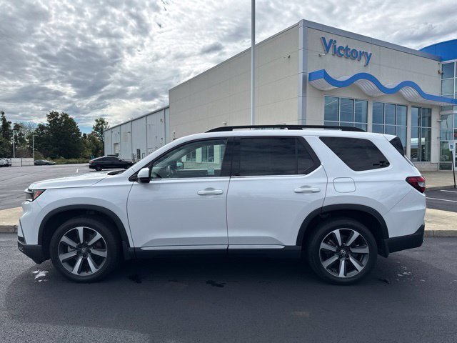 Used 2023 White Honda Touring image 8