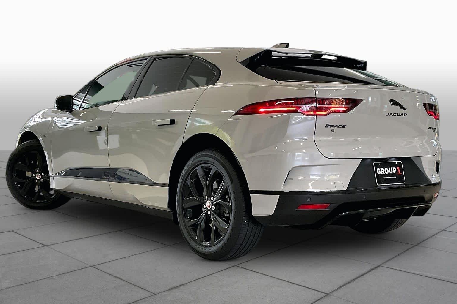 Used 2022 Yulong White Metallic Jaguar HSE image 11