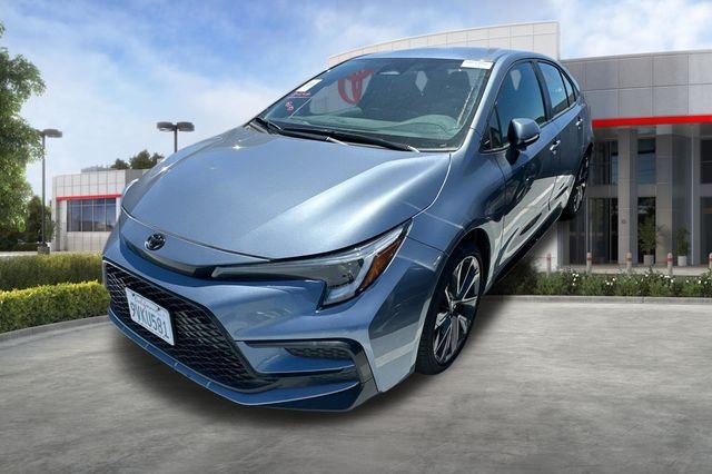 Certified Used 2025  Toyota SE image 3