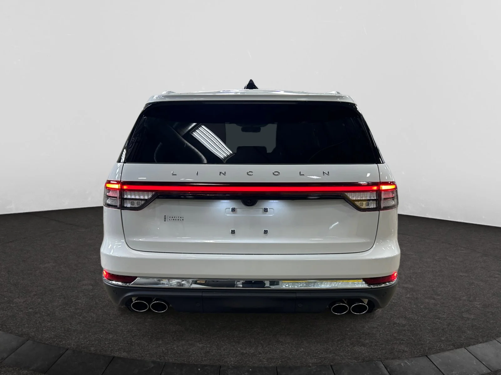 New 2026 Pristine White Metallic Tri-Coat Lincoln Reserve image 4