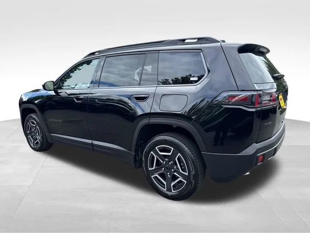 New 2026 Diamond Black Crystal Pearl-Coat Exterior Paint Jeep Laredo image 5