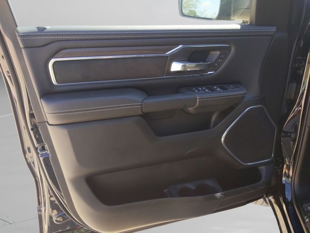 New 2026 Diamond Black Crystal Pearl-Coat Exterior Paint RAM Laramie image 18