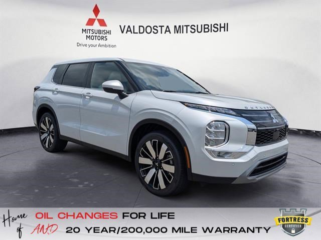 Used 2025 White Diamond Mitsubishi SE image 2