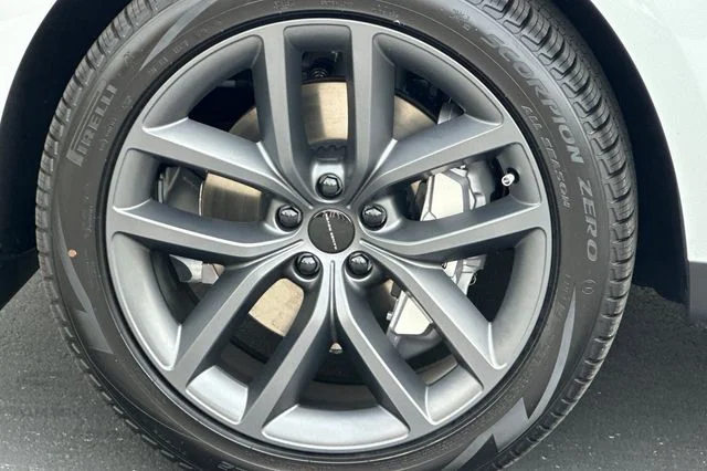 New 2026 Fuji White Land Rover SE image 24