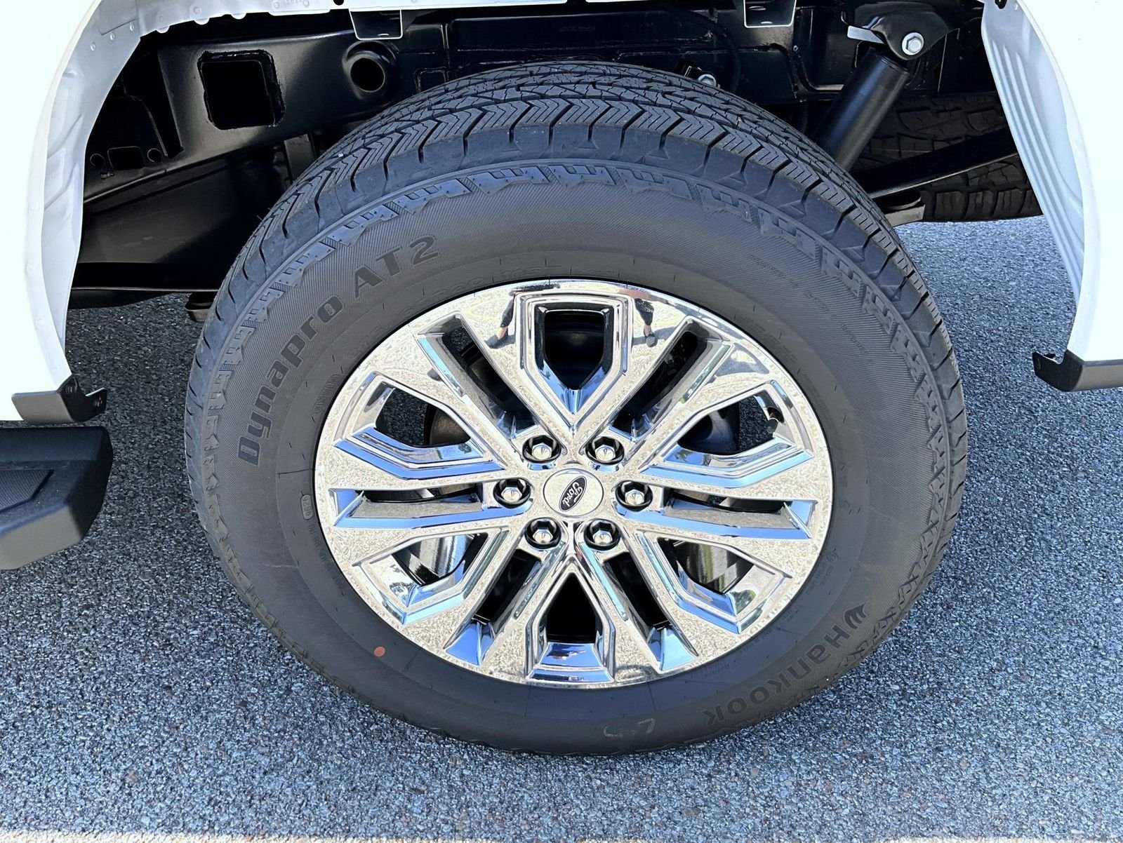 New 2026 Star White Metallic Tri-Coat Ford Lariat image 25