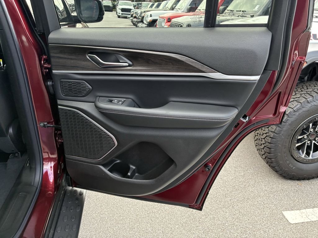 New 2026 Velvet Red Pearl-Coat Exterior Paint Jeep Limited image 33