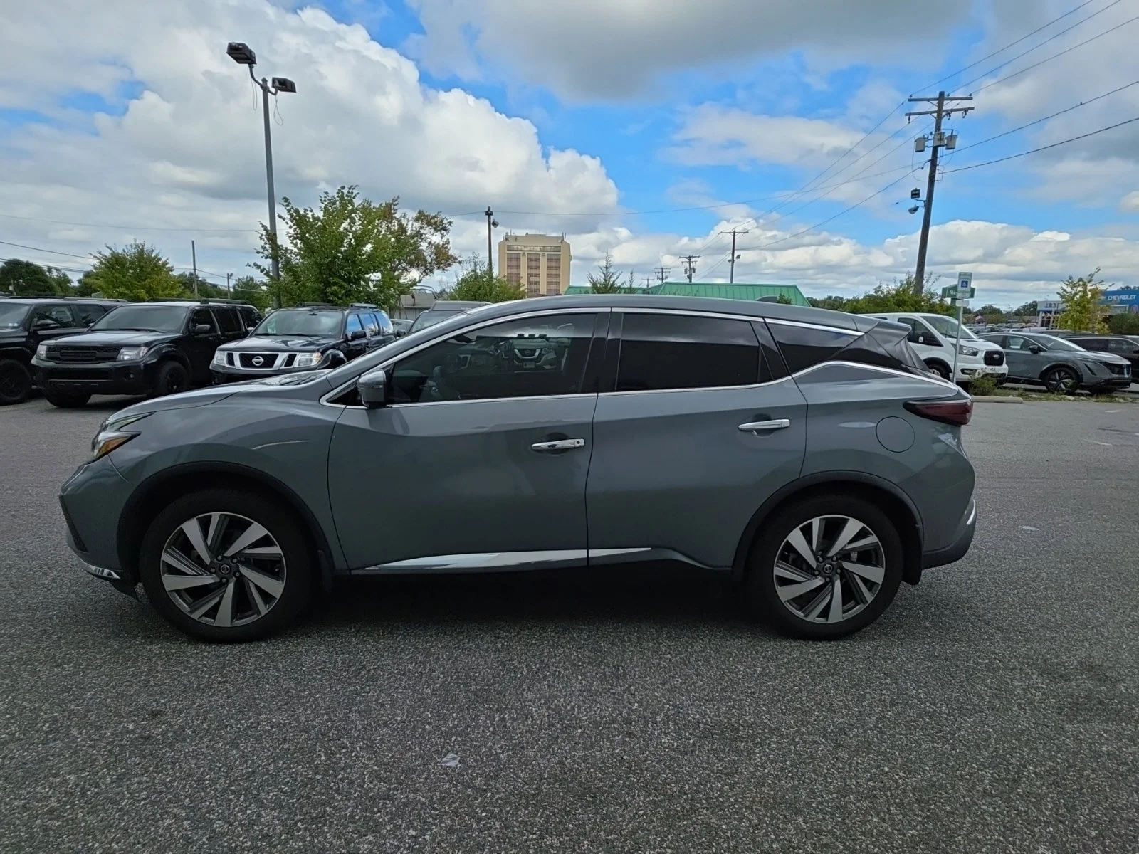 Used 2021 Gray Nissan SL image 4