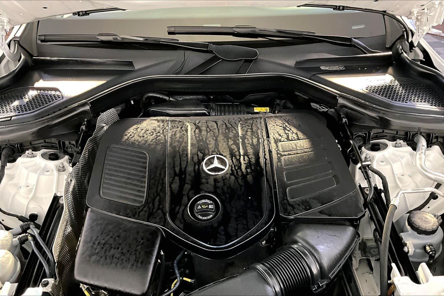 Certified Used 2025 Polar White Mercedes-Benz GLC 300 image 30