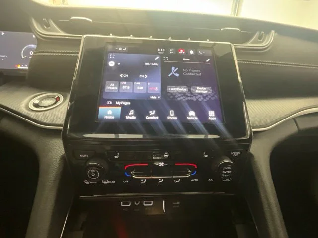 Used 2023 White Jeep Altitude image 9