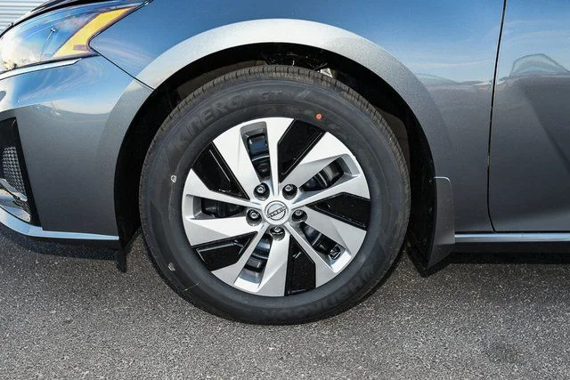2025 Nissan Altima S - Photo 13