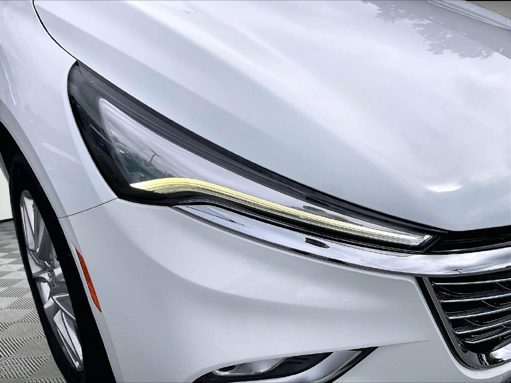 Used 2023 Summit White Buick Essence image 31