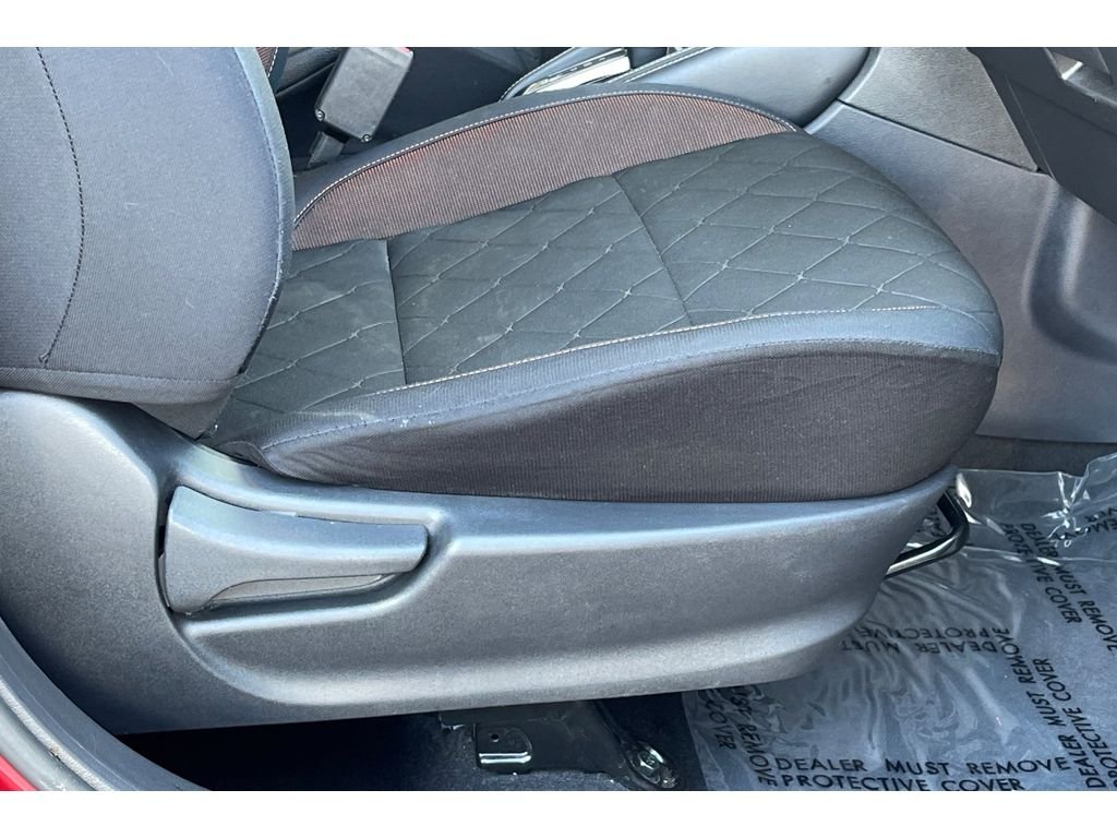 Used 2018 Cayenne Red/Super Black Nissan SR image 23