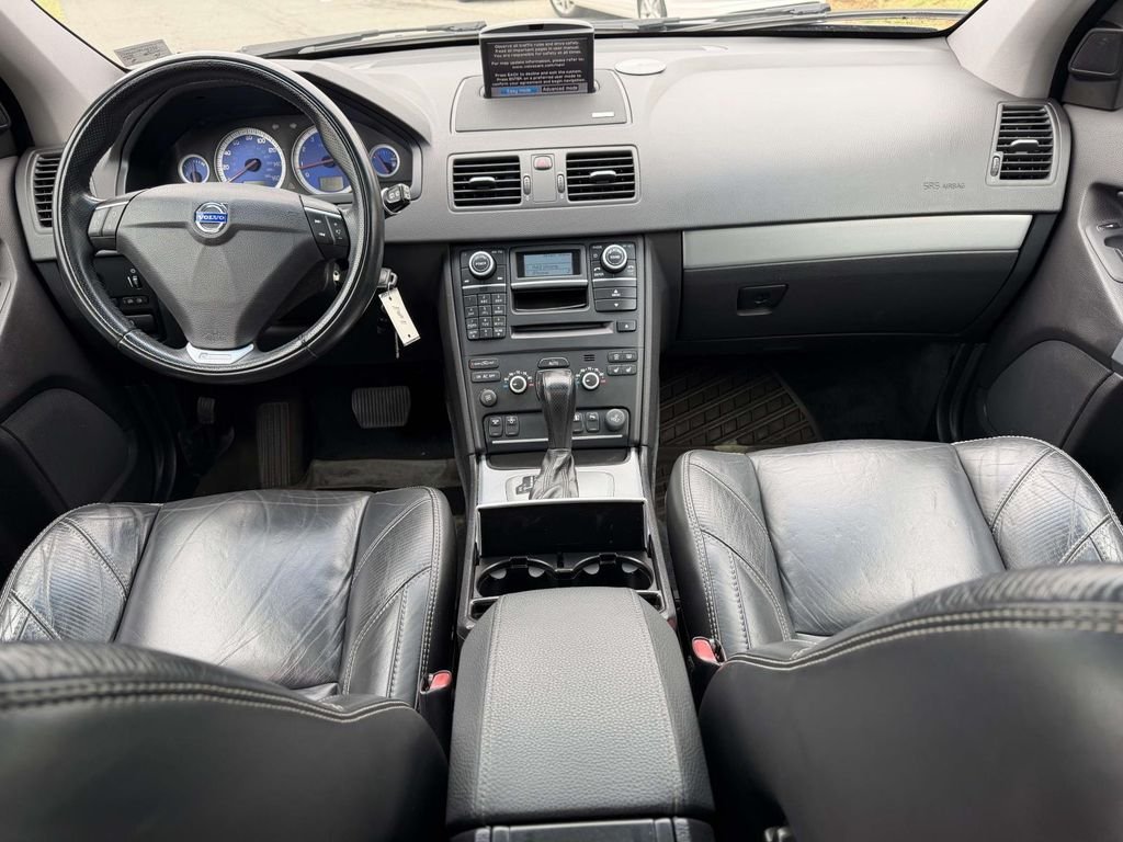 Used 2014 Blue Volvo 3.2 image 2