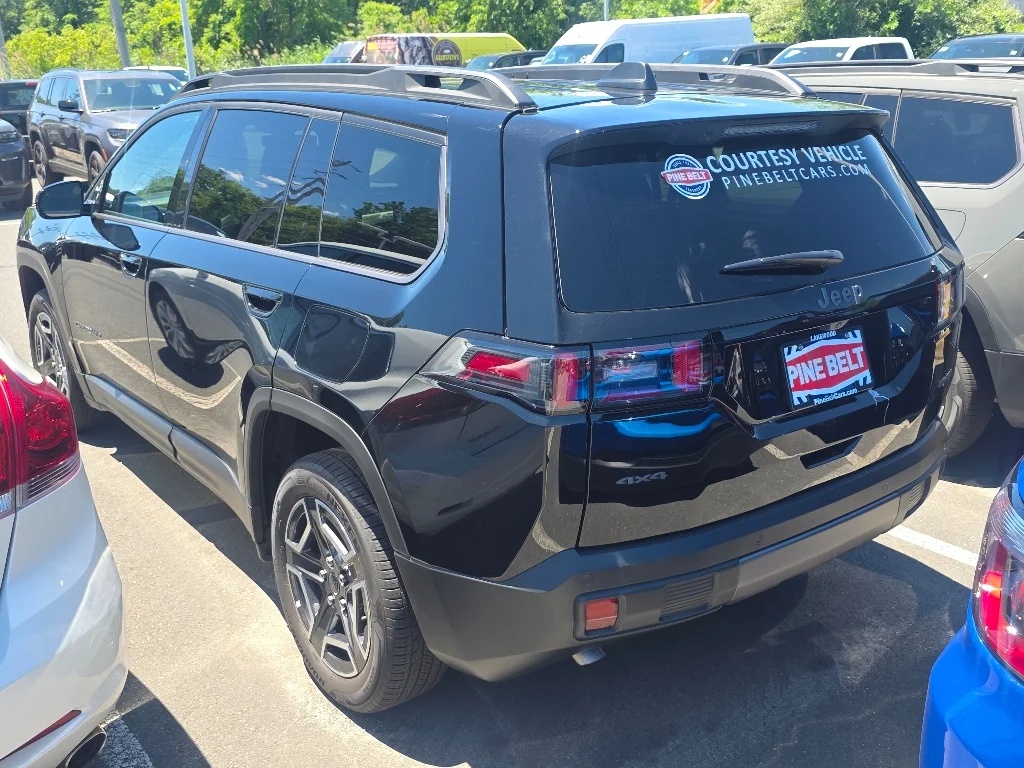 Used 2026 Diamond Black Crystal Pearl Coat Jeep Limited image 4
