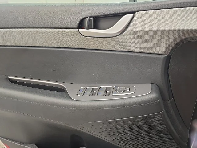 Used 2025 Hyper White Hyundai SEL image 34