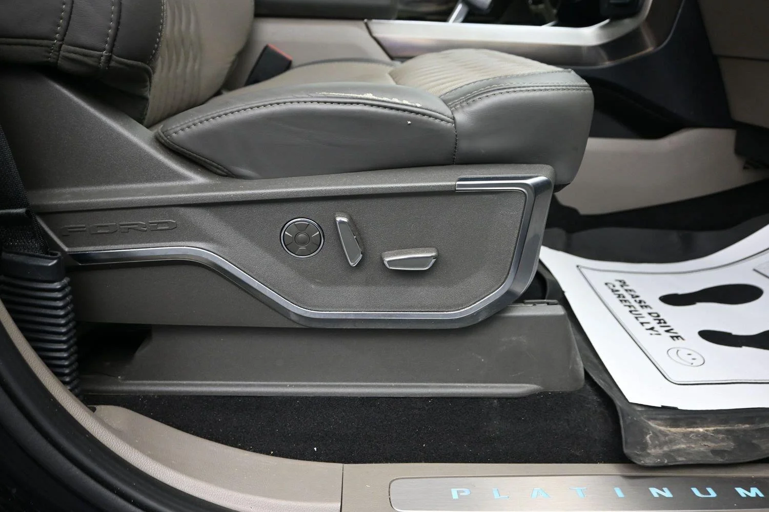 Used 2025 Agate Black Ford Platinum image 12