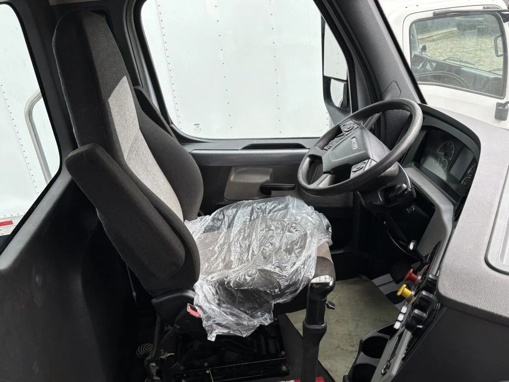 Used 2021 Gray Freightliner CASCADIA image 5