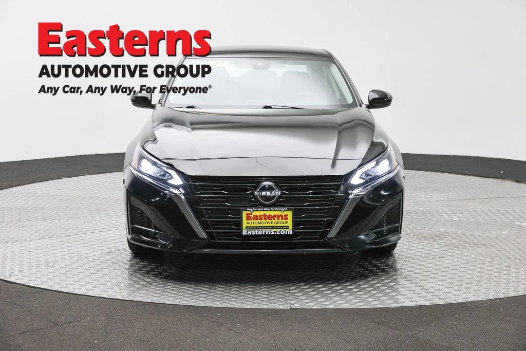 Used 2023 Black Nissan 2.5 SV image 2