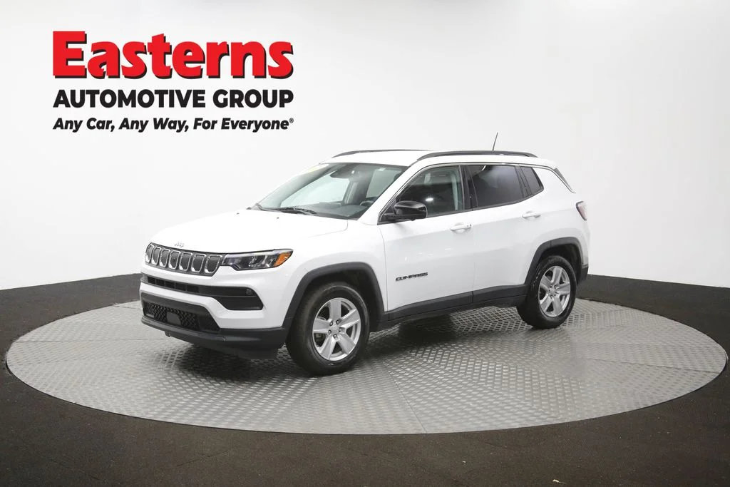 Used 2022 White Jeep Latitude image 56