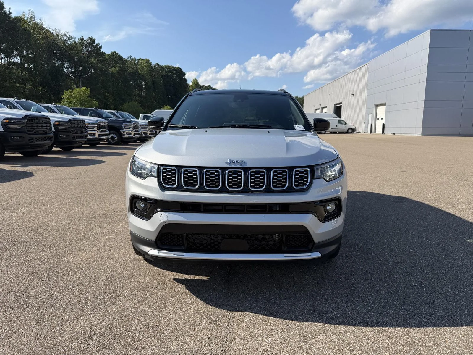 Used 2025 Silver Zynith Metallic Clearcoat Jeep Limited image 2