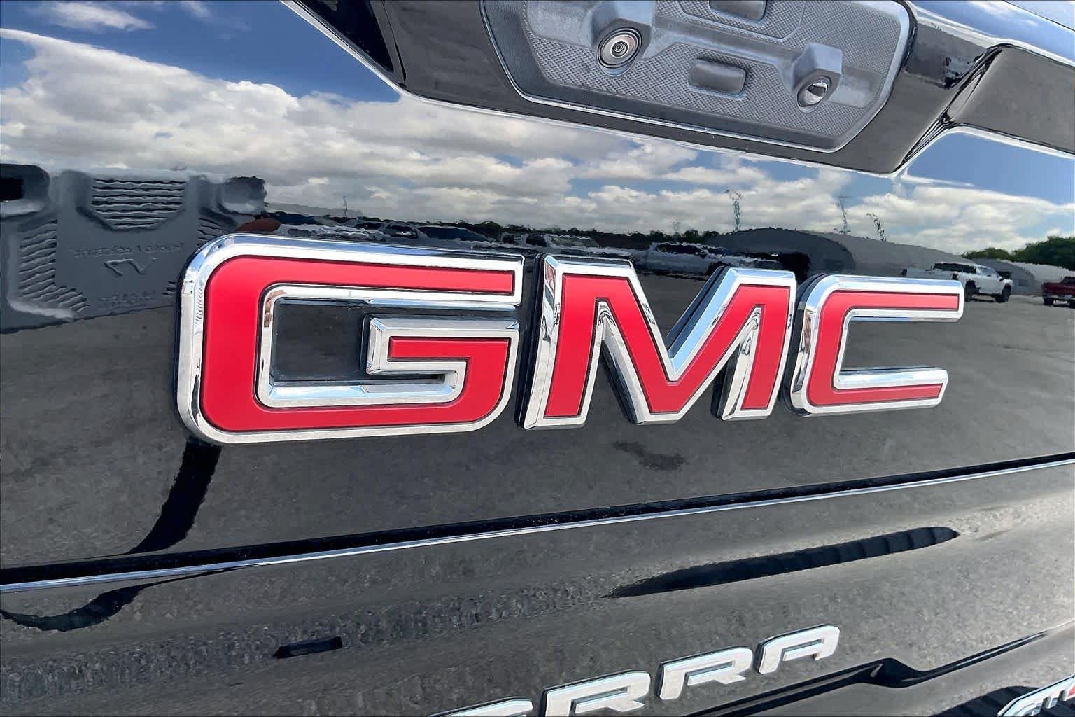 Used 2022 Onyx Black GMC AT4 image 31