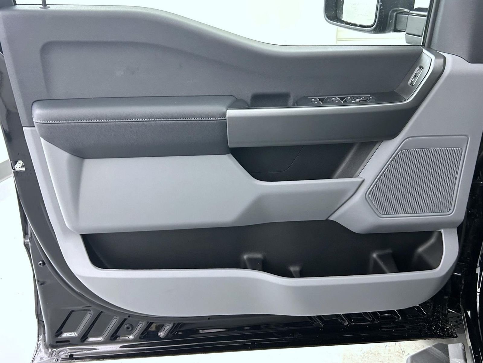 New 2026 Agate Black Metallic Ford XLT image 9