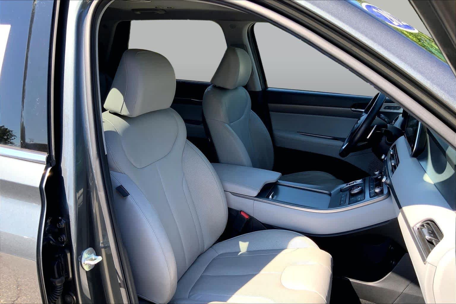 Used 2022 Rainforest Hyundai SEL image 8
