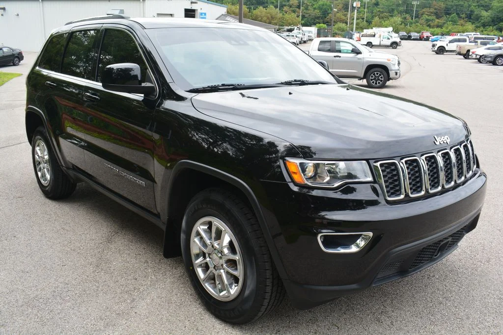 Used 2020 Black Jeep Laredo E image 4
