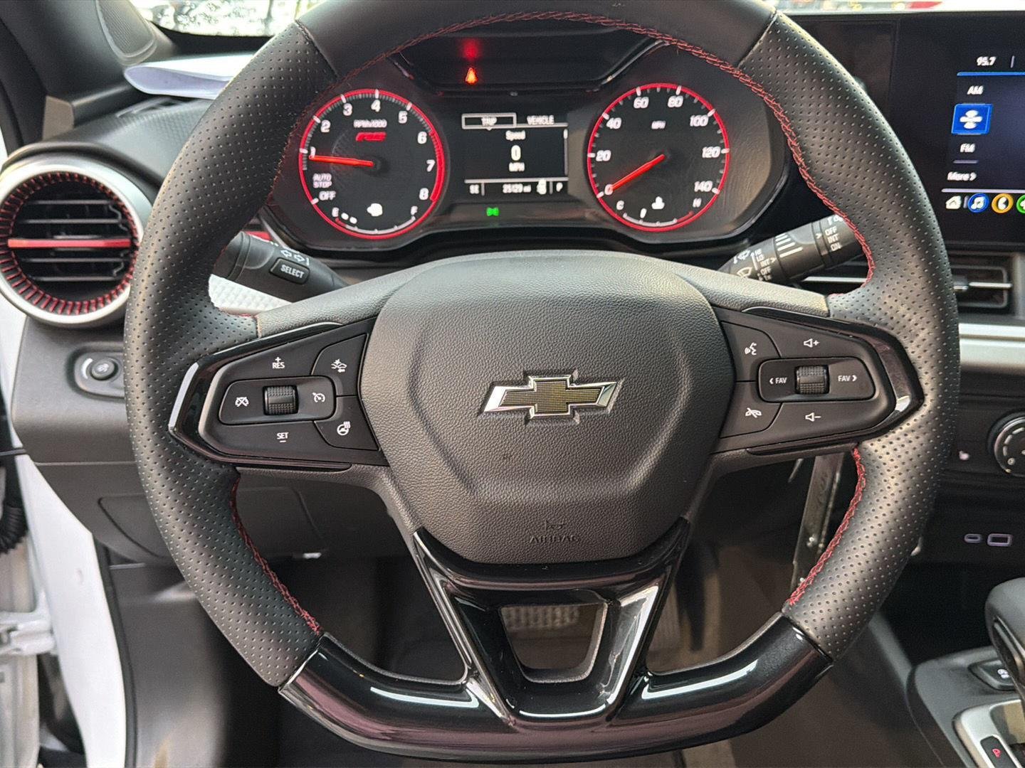 Used 2025 Summit White Chevrolet 1RS image 19