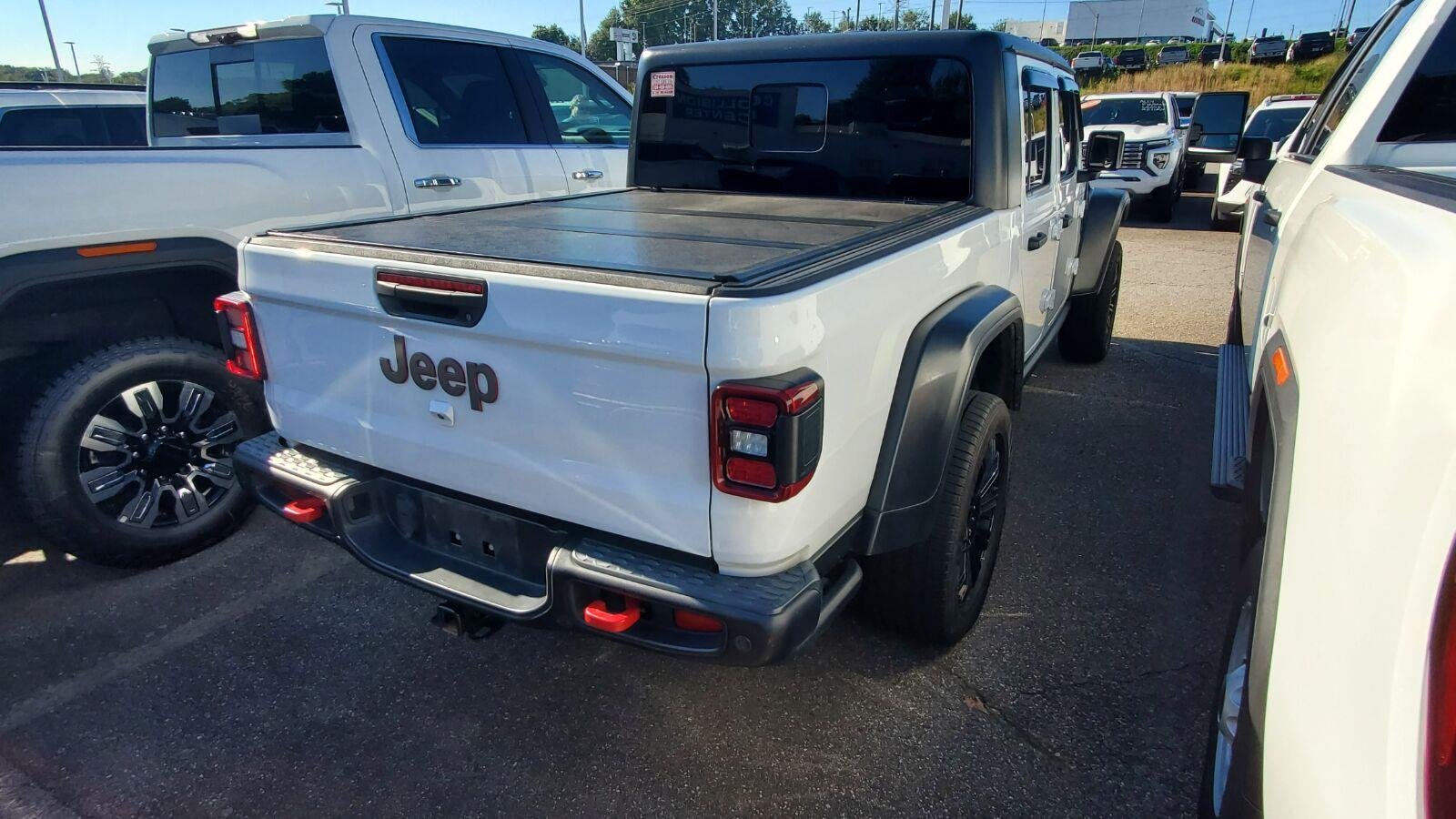 Used 2021 Bright White Clearcoat Jeep Rubicon image 9