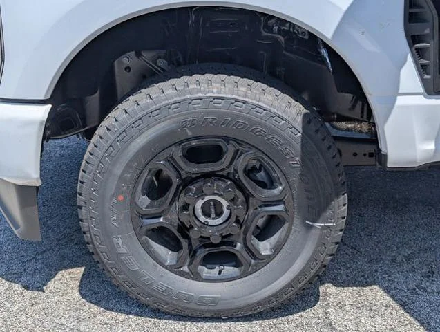 New 2026 Oxford White Ford F-350® XL image 29